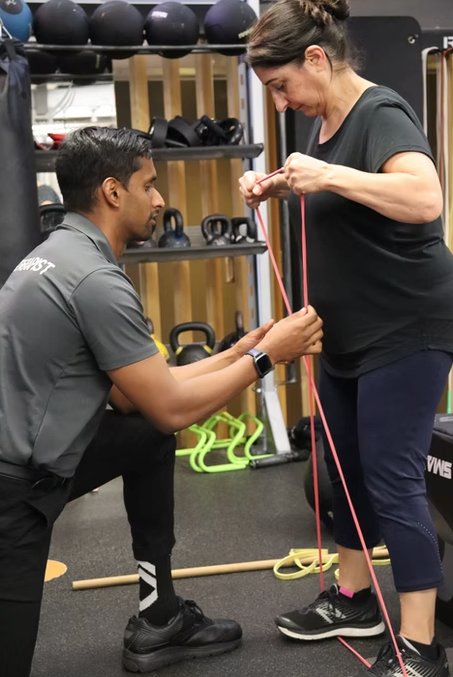 Exercise Physiologist assisting with foam roller recovery